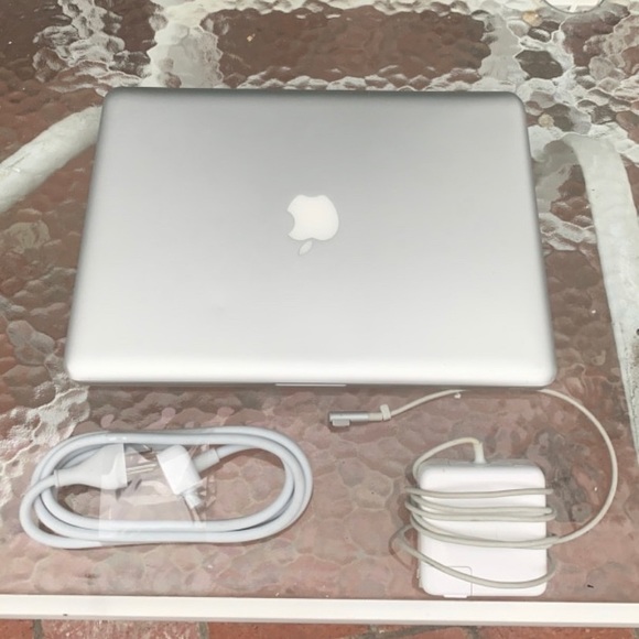 2012 MacBook Pro Retina 13.3in Core i5 4GB Laptop - Picture 3 of 5
